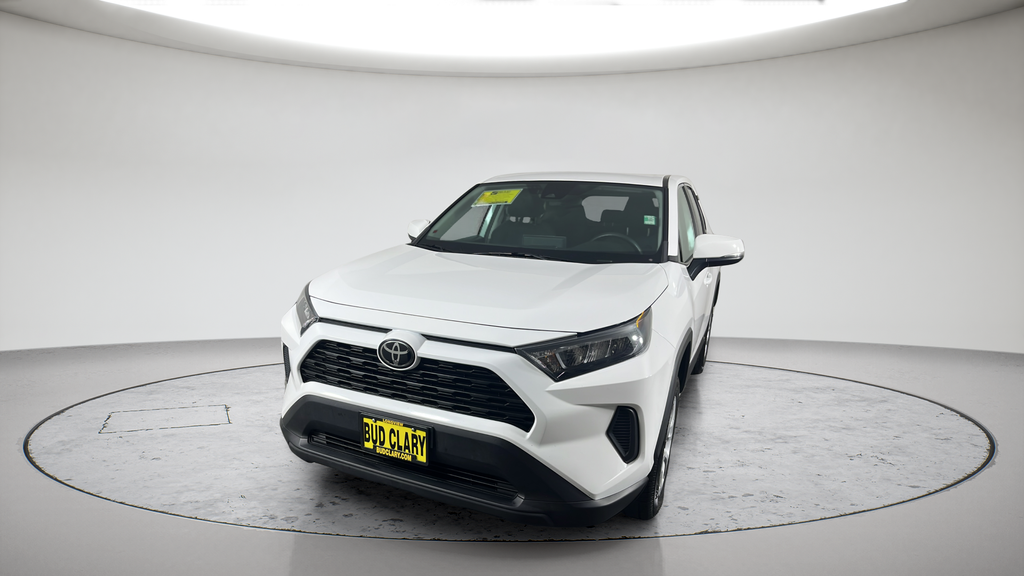 2022 Toyota RAV4 LE - Photo 10