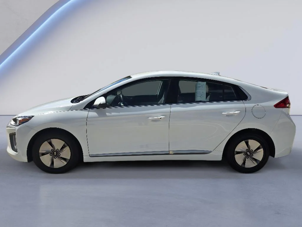 Used 2021 Ceramic White Hyundai SE image 2