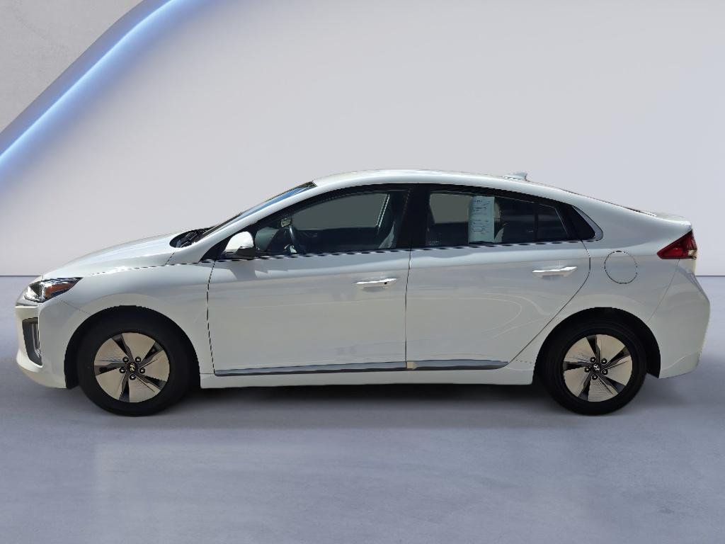 Used 2021 Ceramic White Hyundai SE image 2