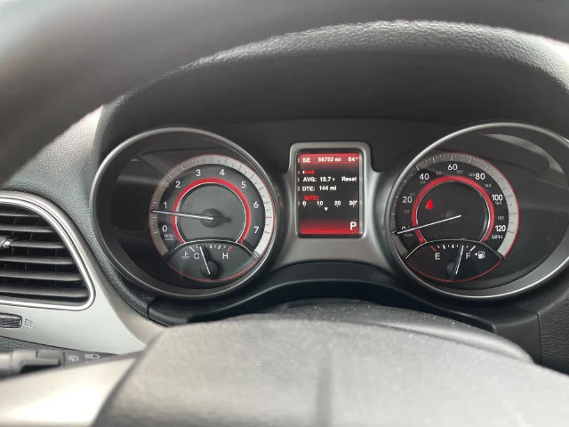 Used 2018 White Dodge Crossroad image 9
