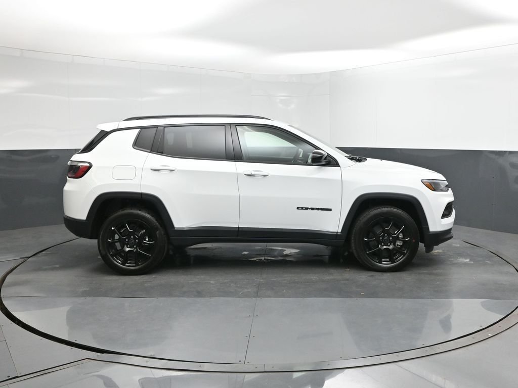 New 2026 Bright White Clear-Coat Exterior Paint Jeep Latitude image 26