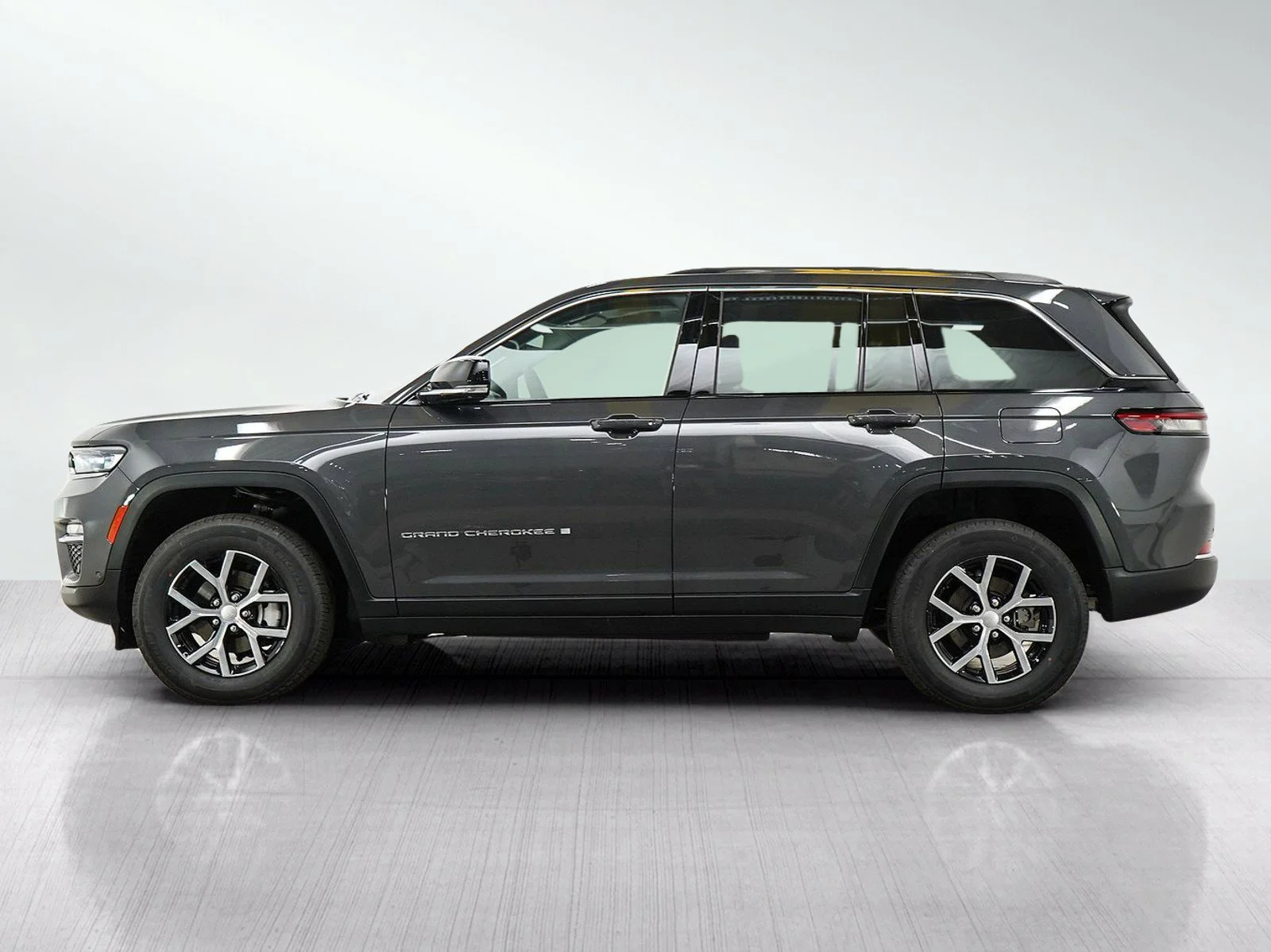 Used 2024 Jeep Grand Cherokee Limited with VIN 1C4RJHBGXRC700360 for sale in Hopkins, Minnesota