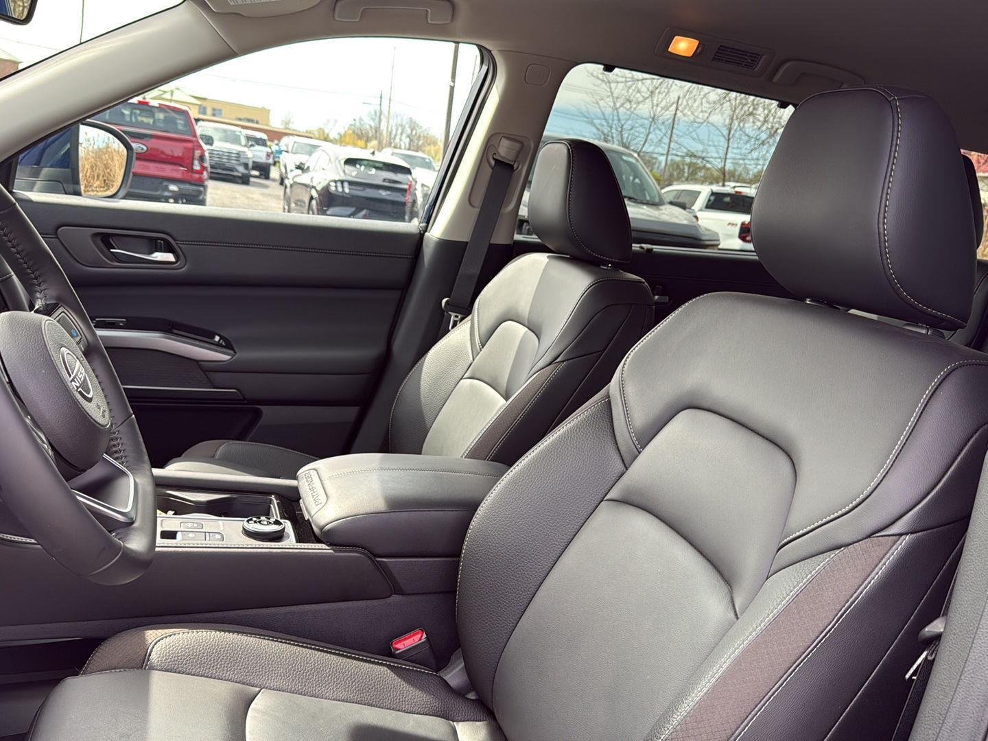 Used 2025 Deep Ocean Blue Pearl Nissan SL image 4