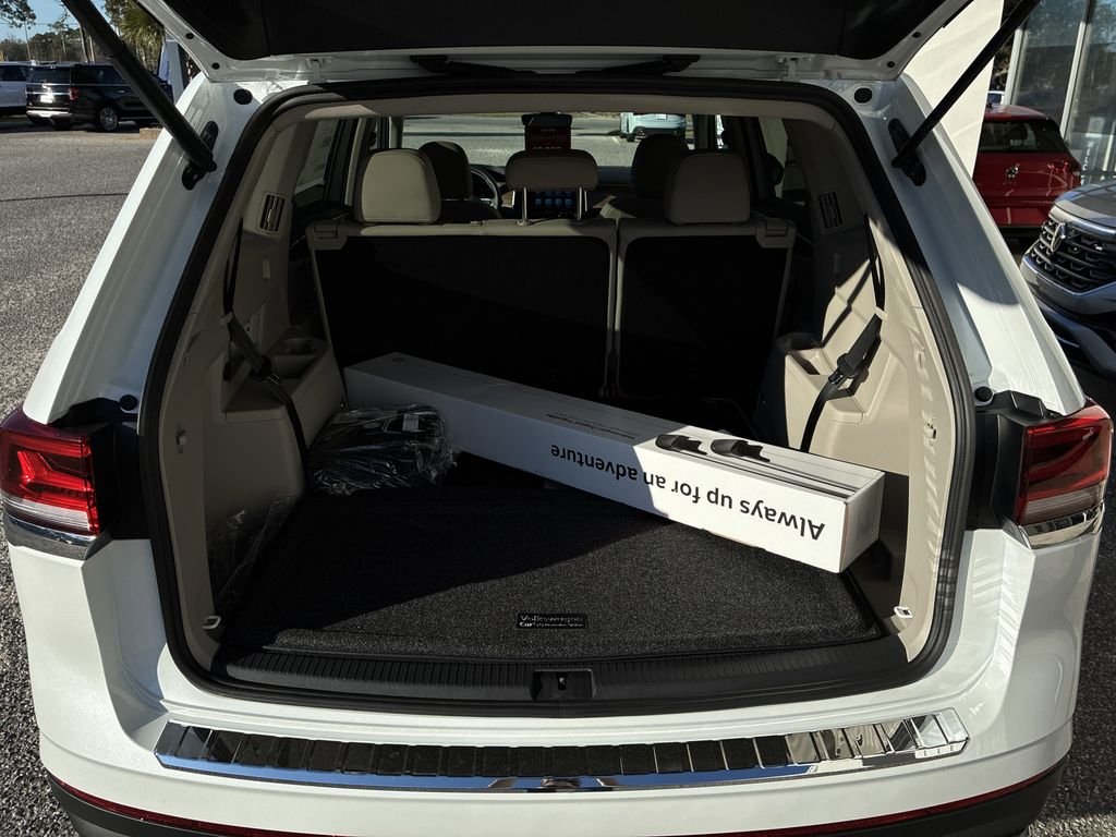 New 2026 White/off-white Volkswagen SE image 29