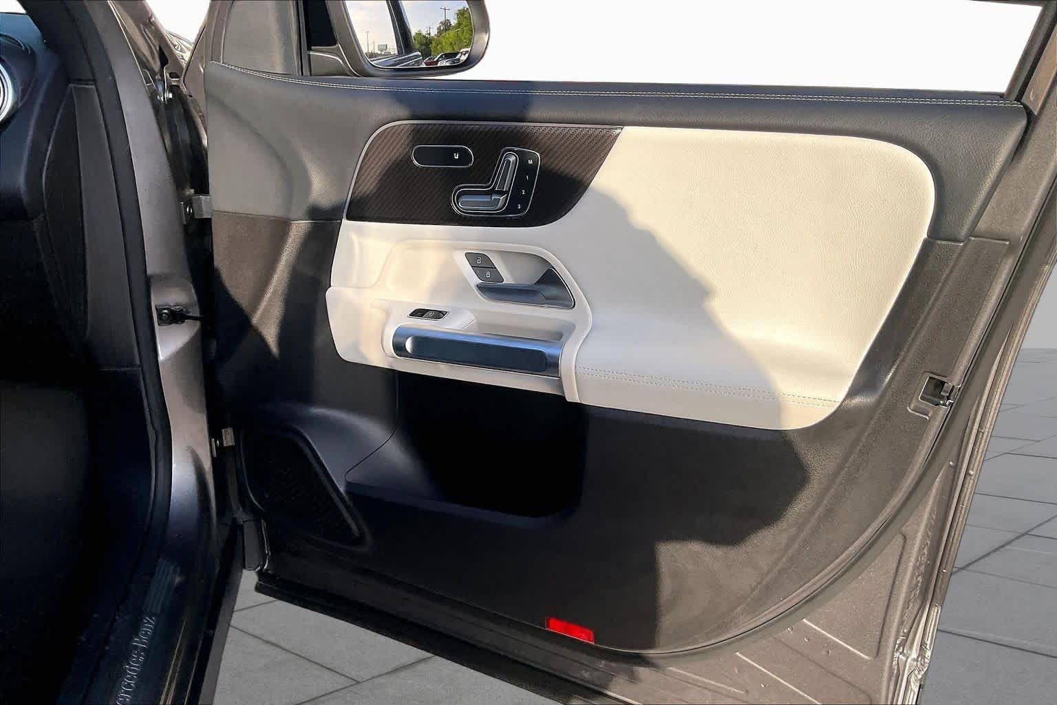 Used 2020 Mountain Grey Metallic Mercedes-Benz GLB 250 image 22