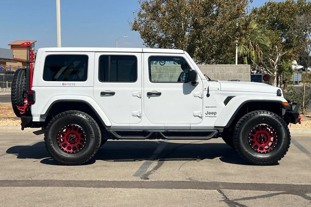 Used 2018 White Jeep Unlimited Sahara image 3