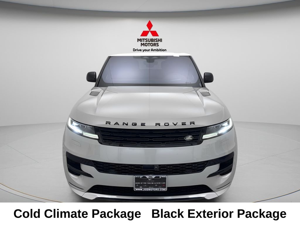 Used 2023  Land Rover SE Dynamic image 2