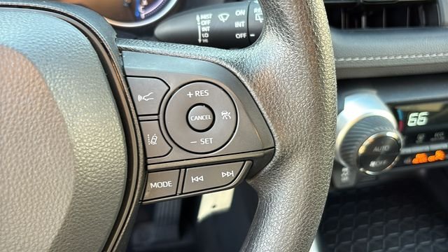 Used 2025 Pearl Toyota LE image 17