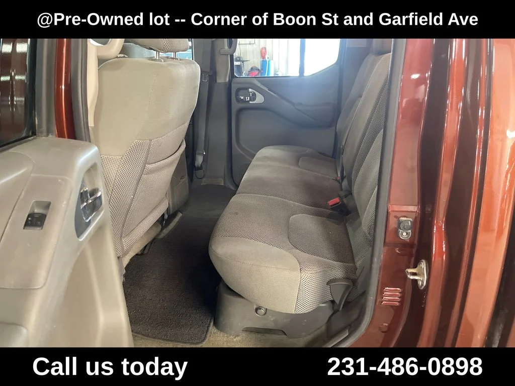 Used 2016 Brown Nissan SV image 27