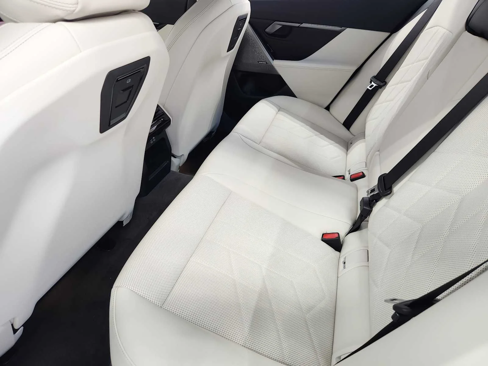 New 2027 Alpine White BMW 530i image 7