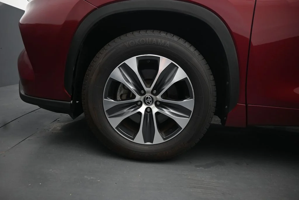 2023 Toyota Highlander XLE - Photo 12