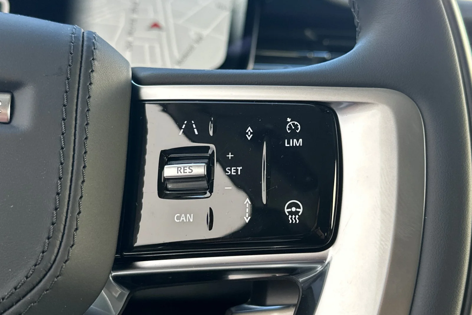 New 2026 Fuji White Land Rover SE image 28
