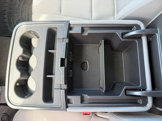 Used 2015 Silver GMC  image 28