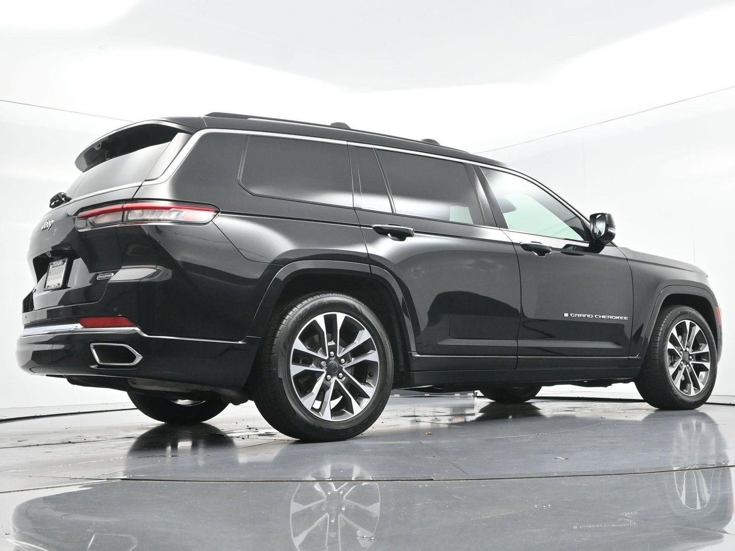 Used 2023 Diamond Black Crystal Pearlcoat Jeep Overland image 59