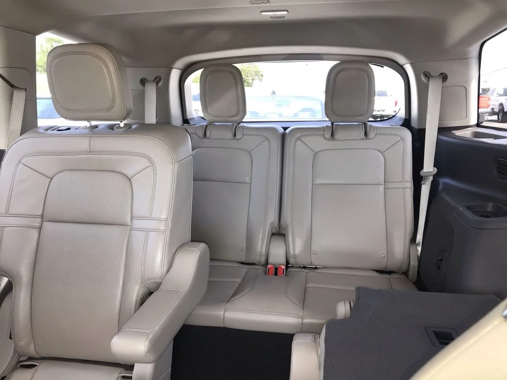 Used 2021 White Lincoln Reserve image 23