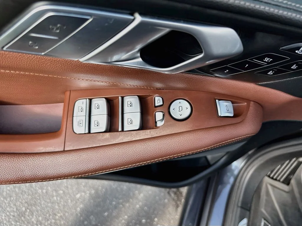 Used 2019 Dark Graphite BMW xDrive40i image 18