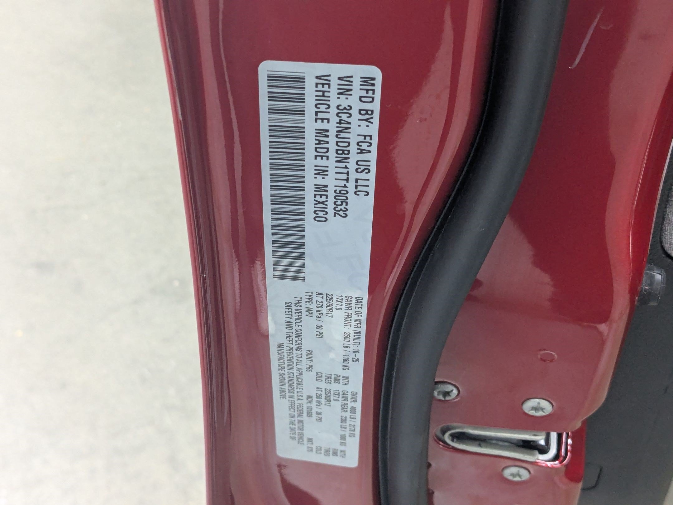 New 2026 Red Hot Pearl-Coat Exterior Paint Jeep Latitude image 18