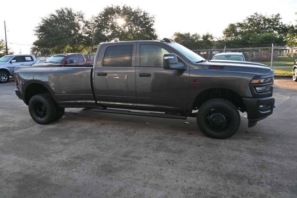 New 2026 Granite Crystal Metallic Clear-Coat Exterior Paint RAM Tradesman image 19