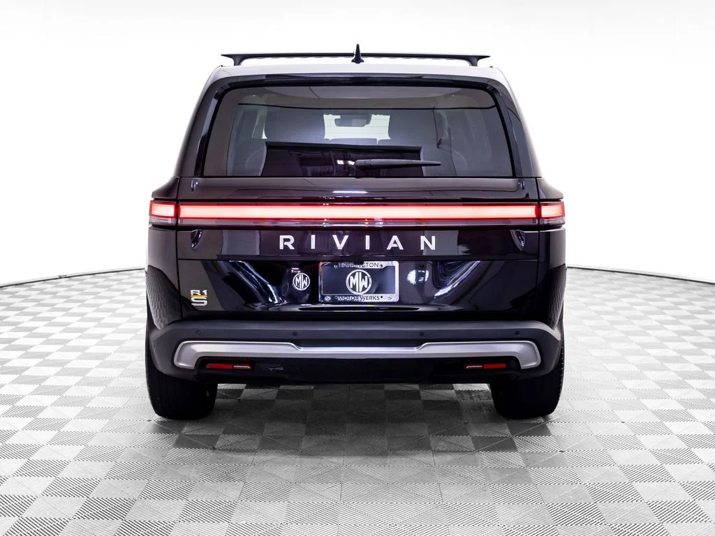Used 2023  Rivian Adventure image 4