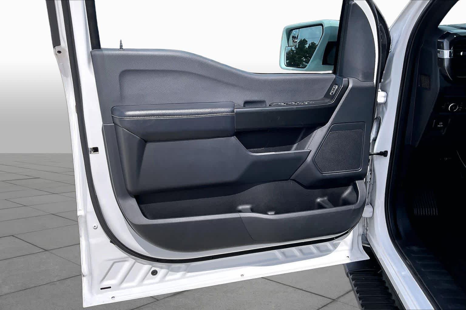 Used 2022 Oxford White Ford XL image 21