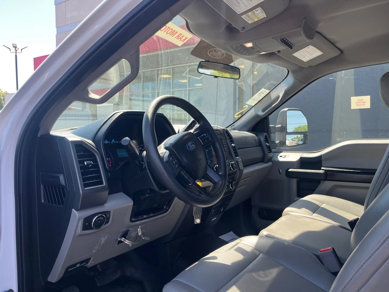 Used 2017 Oxford White Ford XL4WD REG CAB 8 BOX image 16