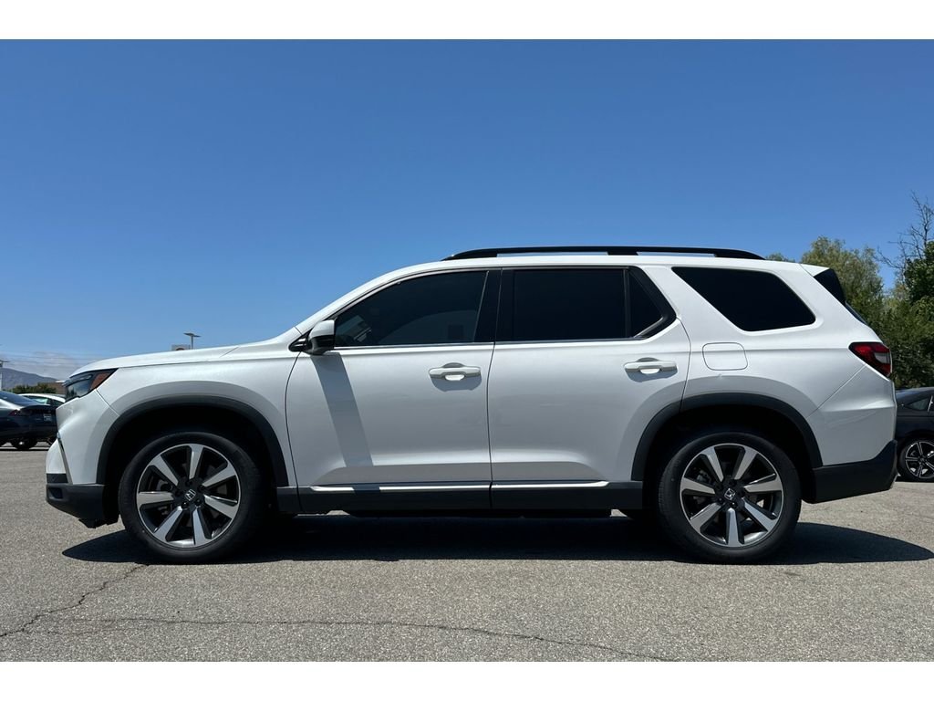 Used 2025 Platinum White Pearl Honda Touring image 2