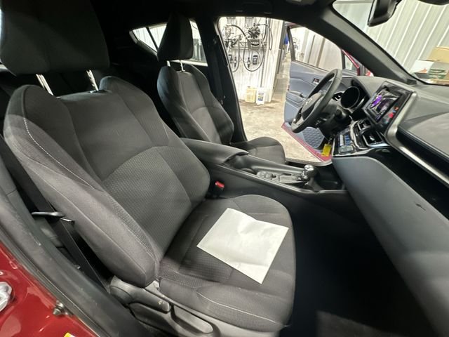 Certified Used 2018 Pearl Toyota XLE image 32