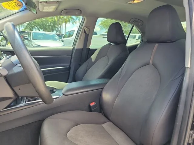 2020 Toyota Camry LE - Photo 15