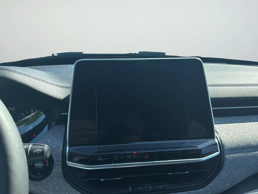 Used 2025 Red Jeep Latitude image 22