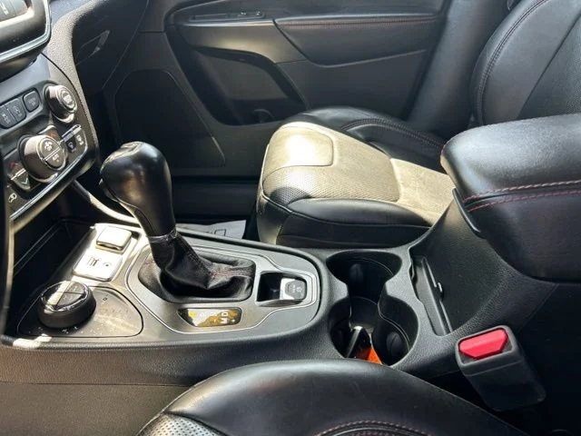 Used 2020 Beige Jeep Trailhawk image 37