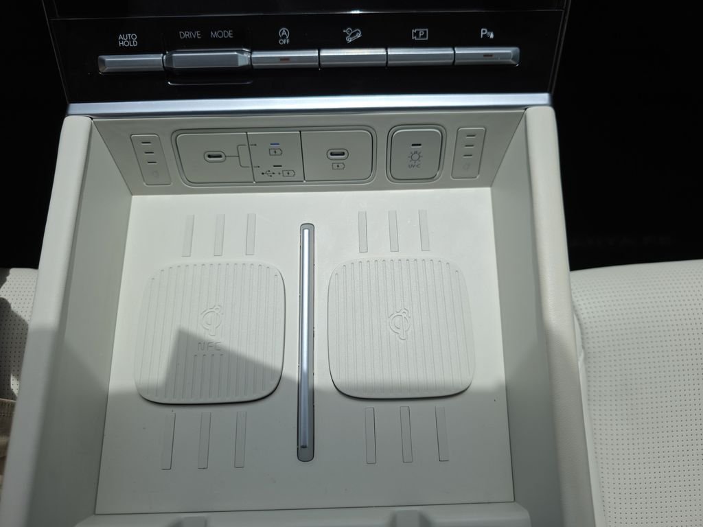 Used 2025 Serenity White Hyundai Calligraphy image 27