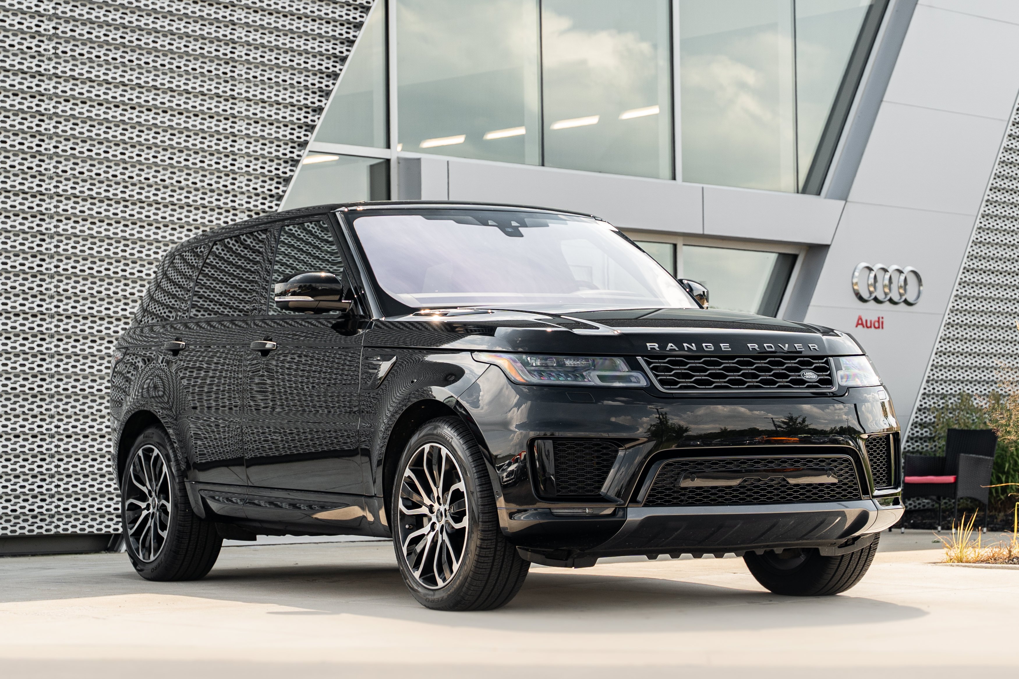 Used 2021 Santorini Black Metallic Land Rover HSE Silver Edition image 1