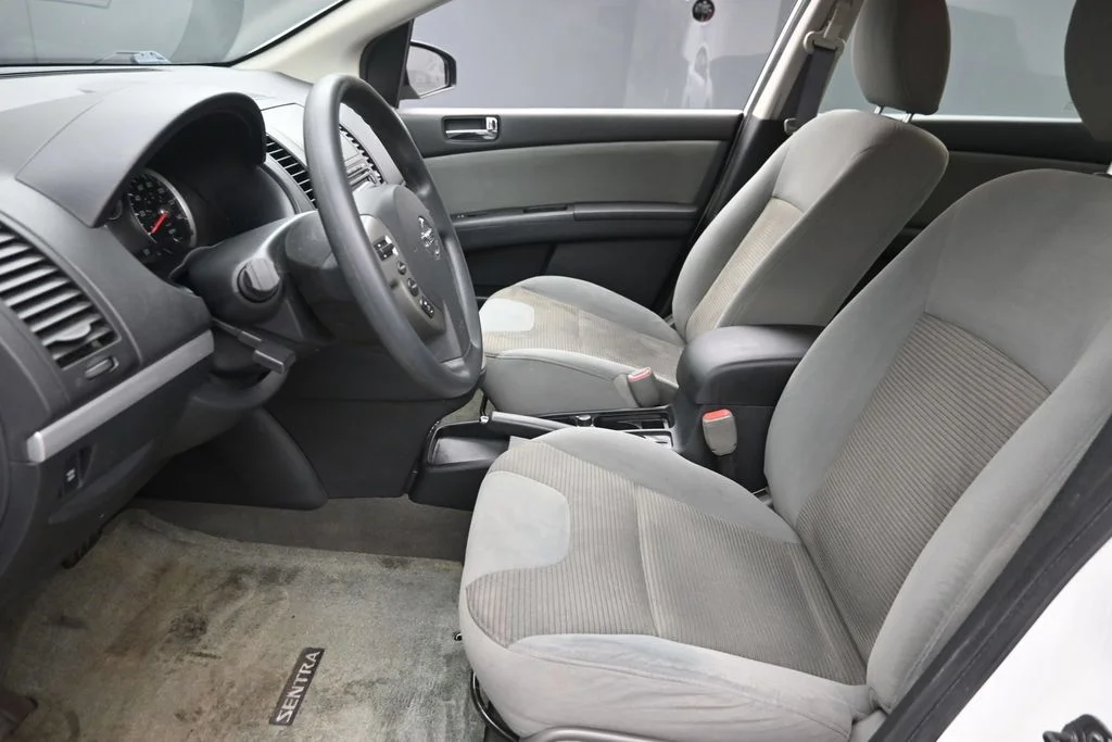 Used 2011 White Nissan 2.0 SR image 15
