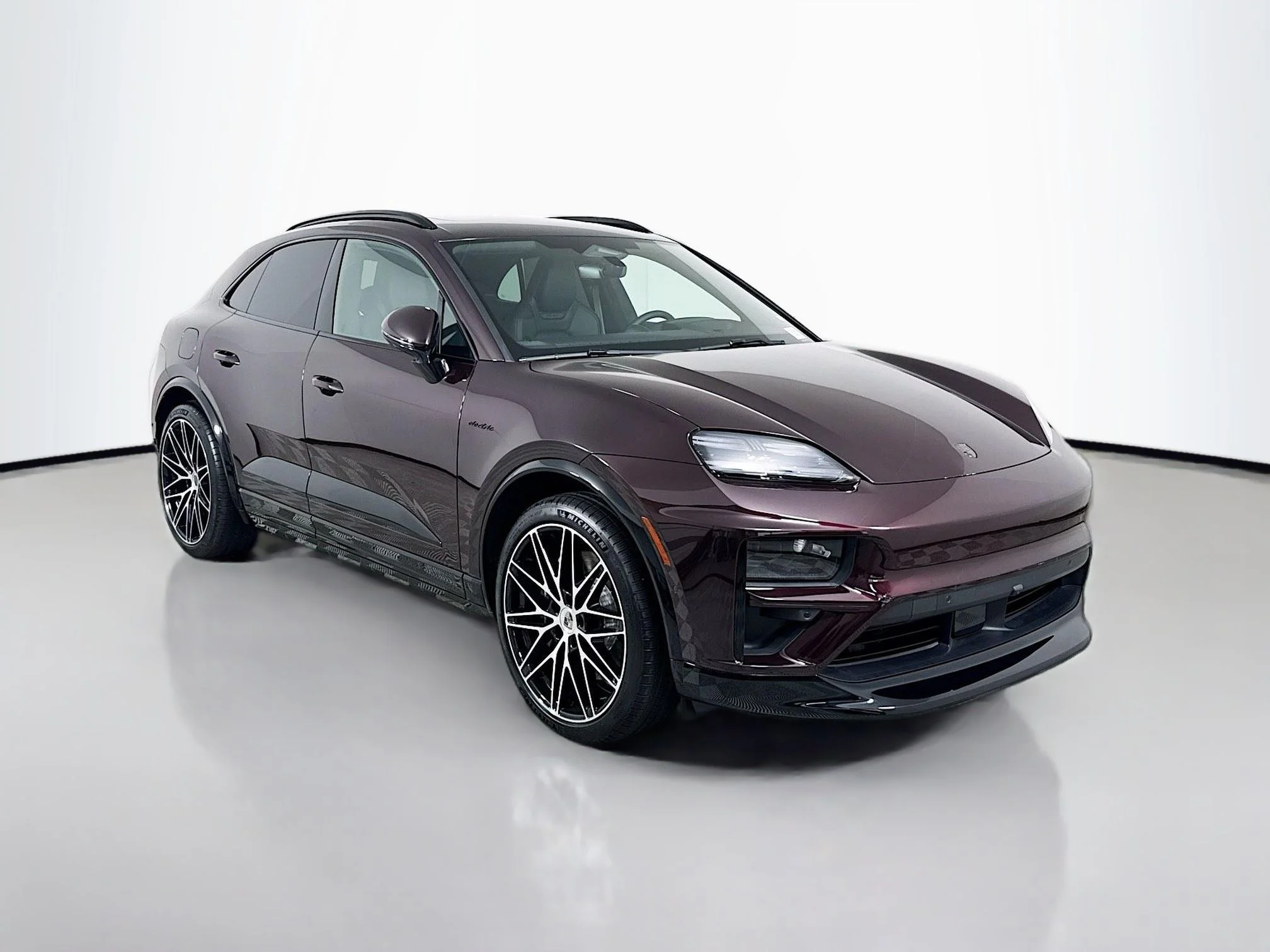 2025 Porsche Macan Turbo Electric - Photo 7
