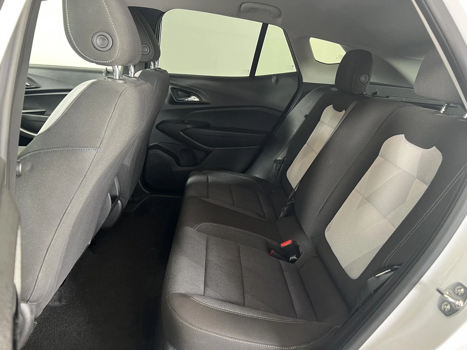 Used 2025 Summit White Chevrolet LS image 16