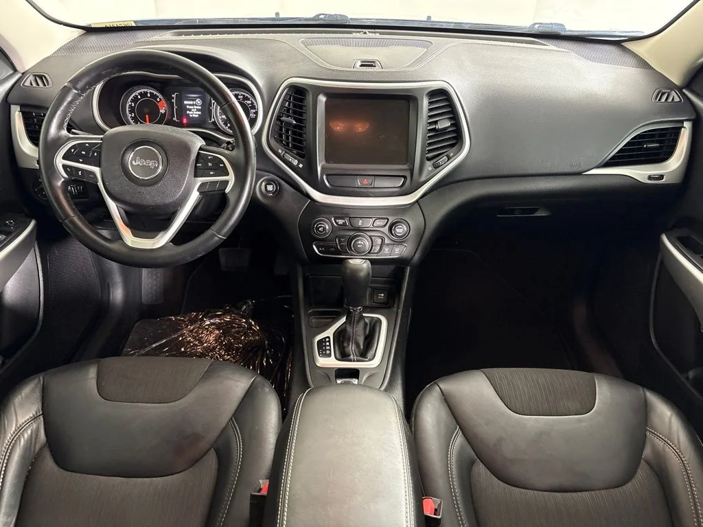 Used 2018 Blue Jeep Latitude Plus image 8