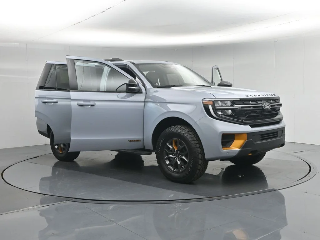 New 2026 Glacier Gray Metallic Tri-Coat Ford Tremor image 36