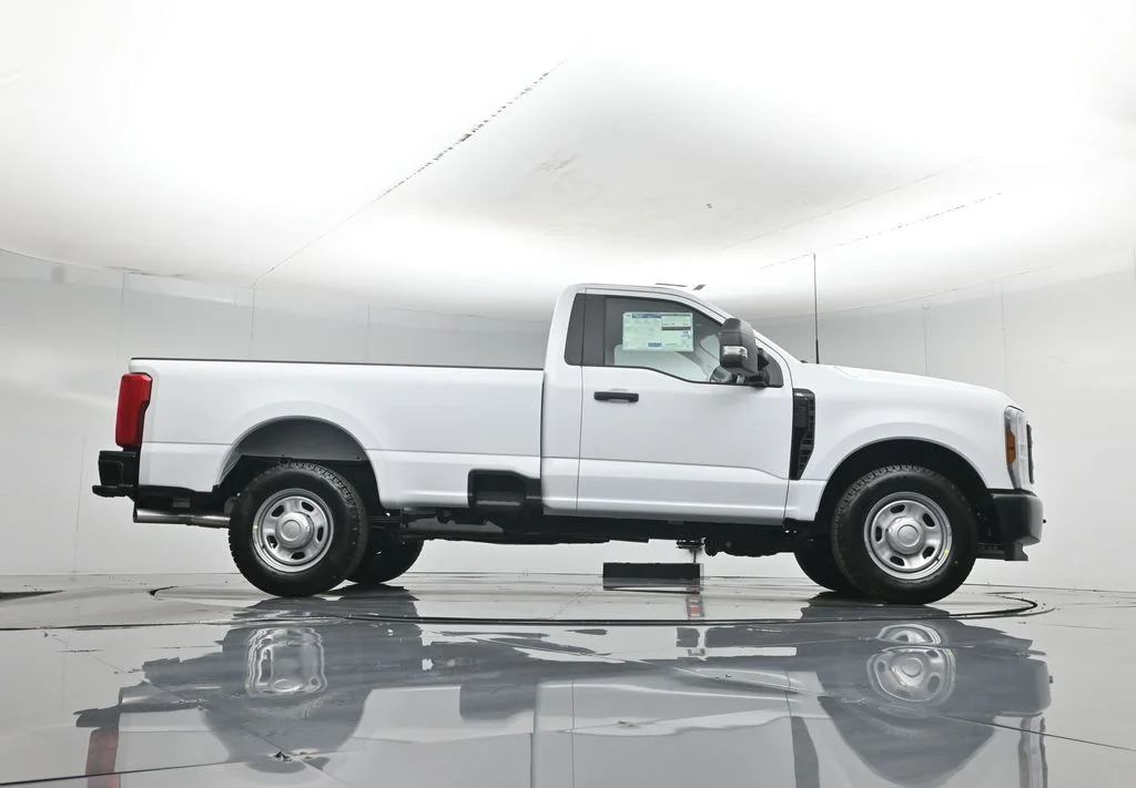 New 2027 Oxford White Ford XLT image 42