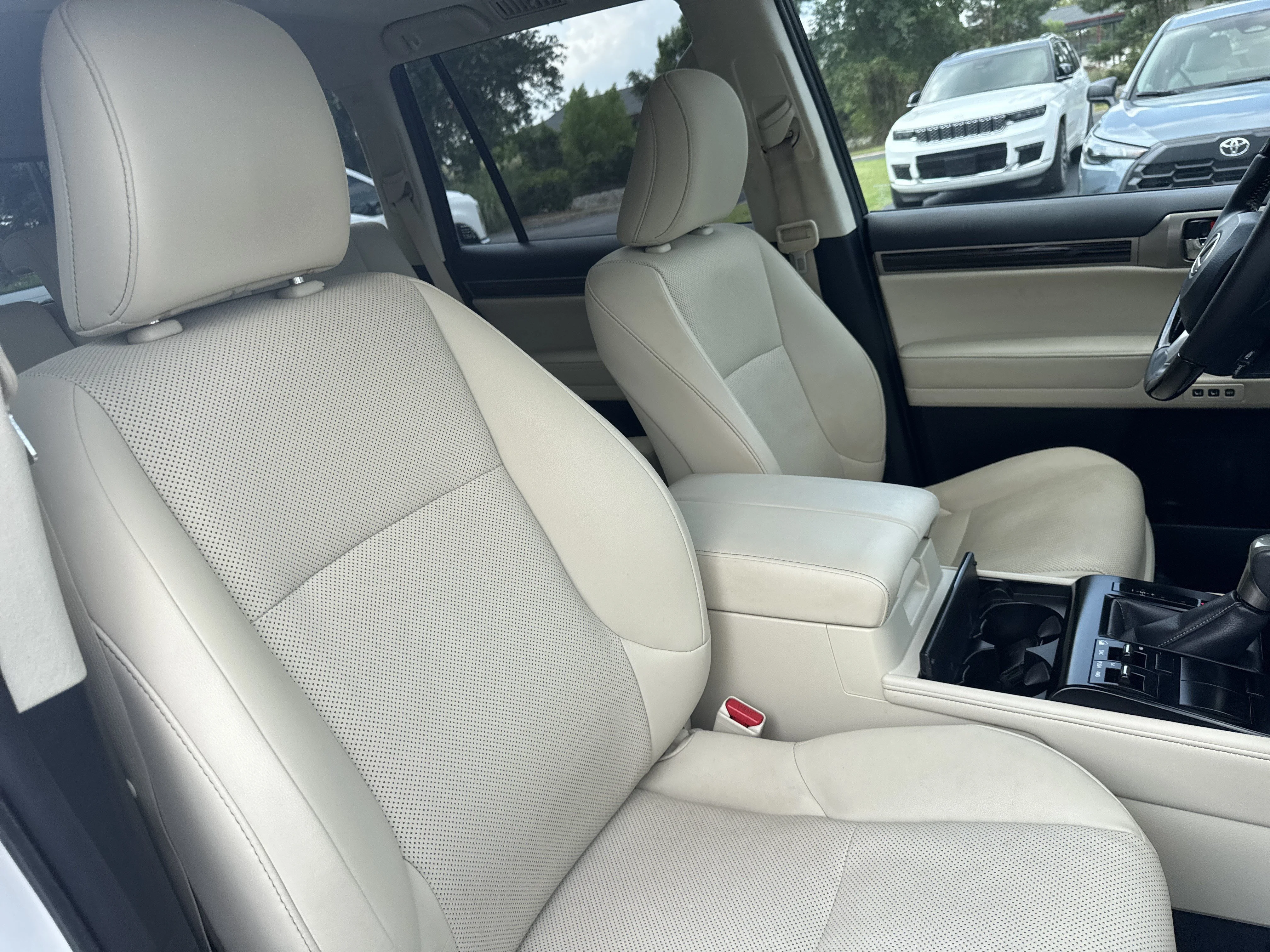 Used 2021 Starfire Pearl Lexus 460 image 34