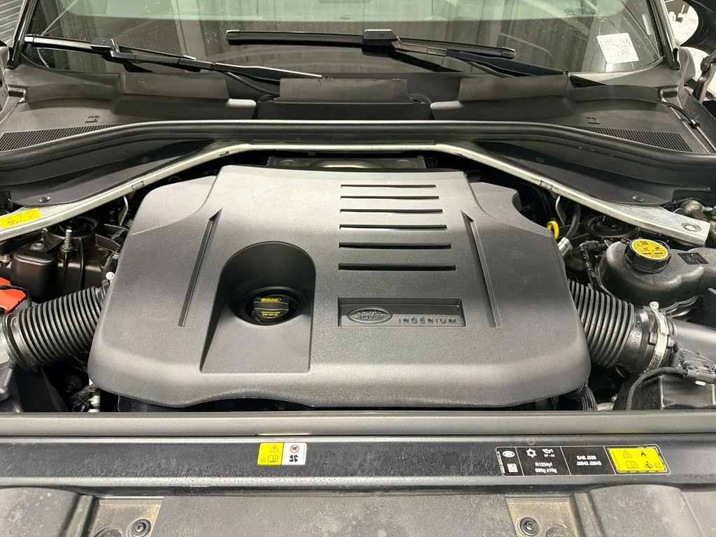 Certified Used 2024  Land Rover Dynamic SE image 31