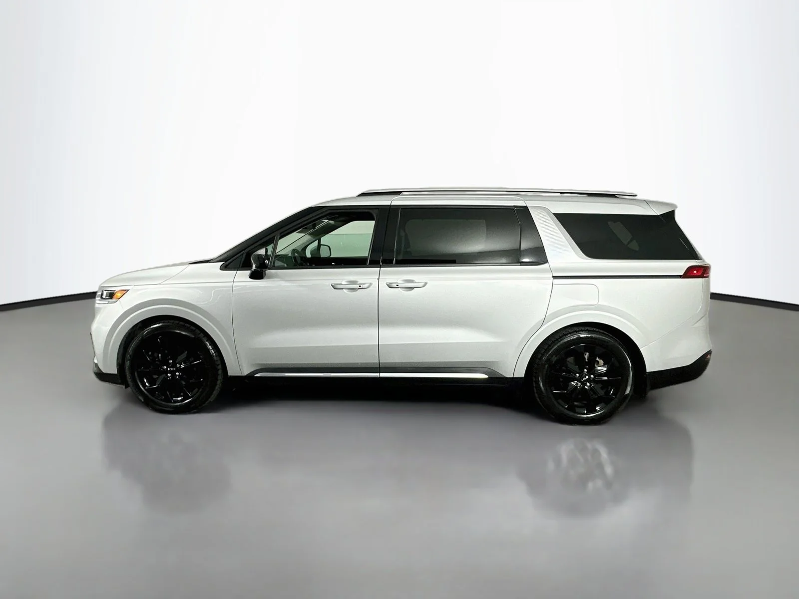 Used 2022 Ceramic Silver Kia SX Prestige image 4