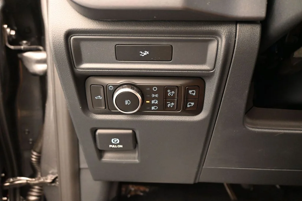 New 2026 Carbonized Gray Metallic Ford XLT image 13