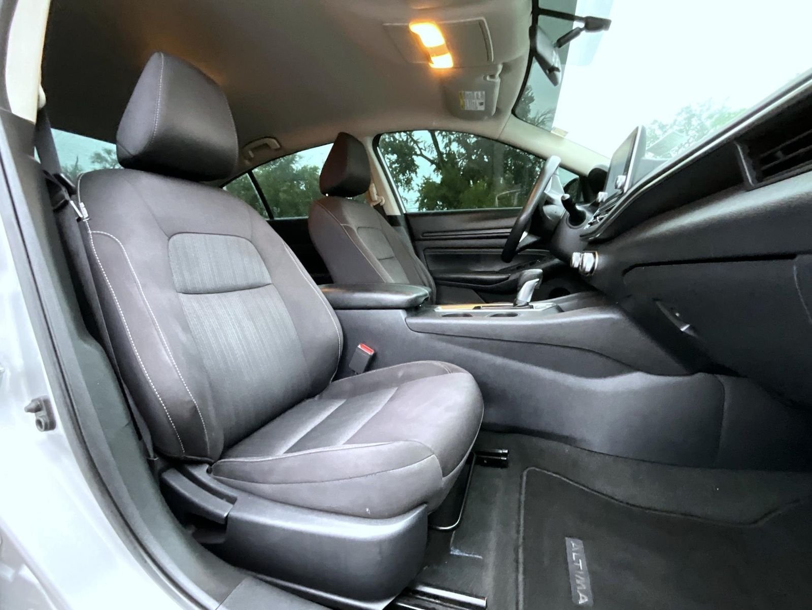 Used 2020 Silver Nissan 2.5 S image 18