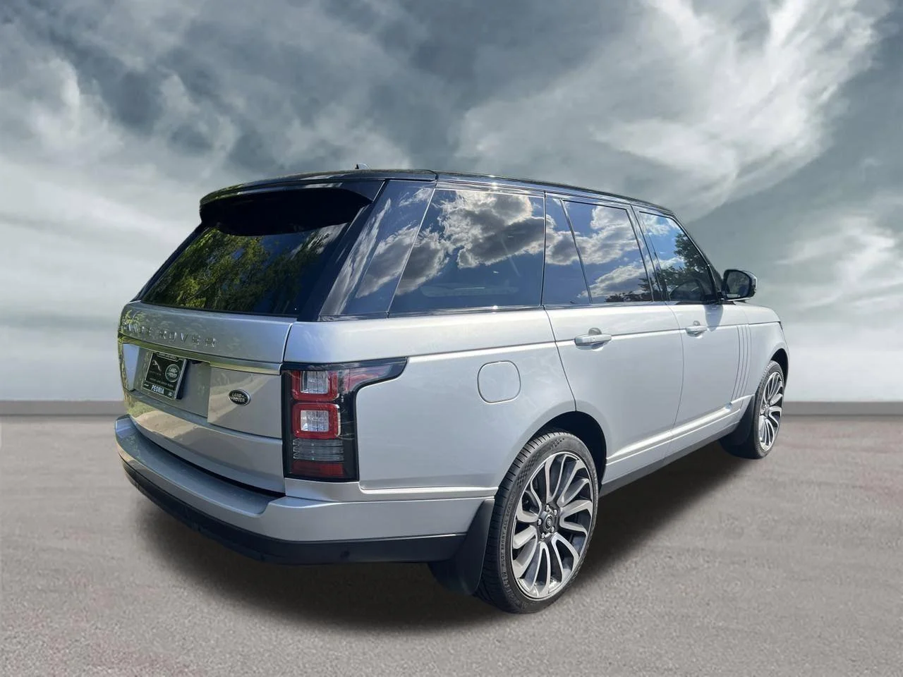 Used 2016 Indus Silver Land Rover Diesel HSE image 5