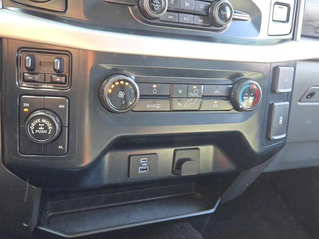 Used 2022 Black Ford XLT image 24