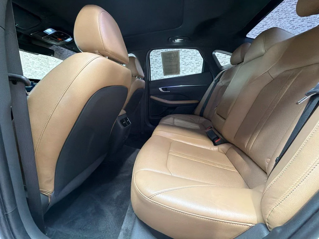 Used 2020 Quartz White Hyundai Limited image 13