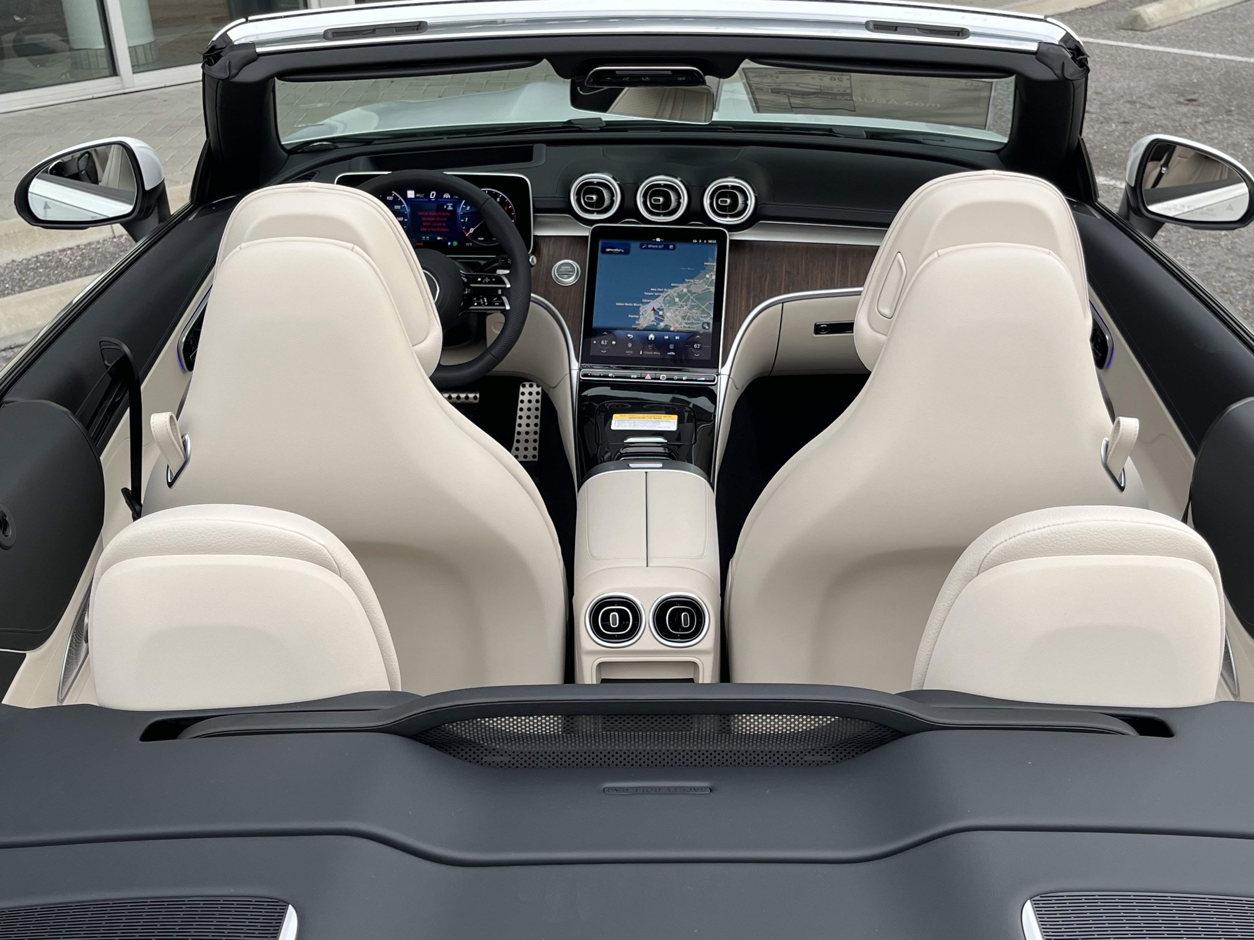 New 2026 MANUFAKTUR Moonlight White Metallic Mercedes-Benz CLE 450 image 21