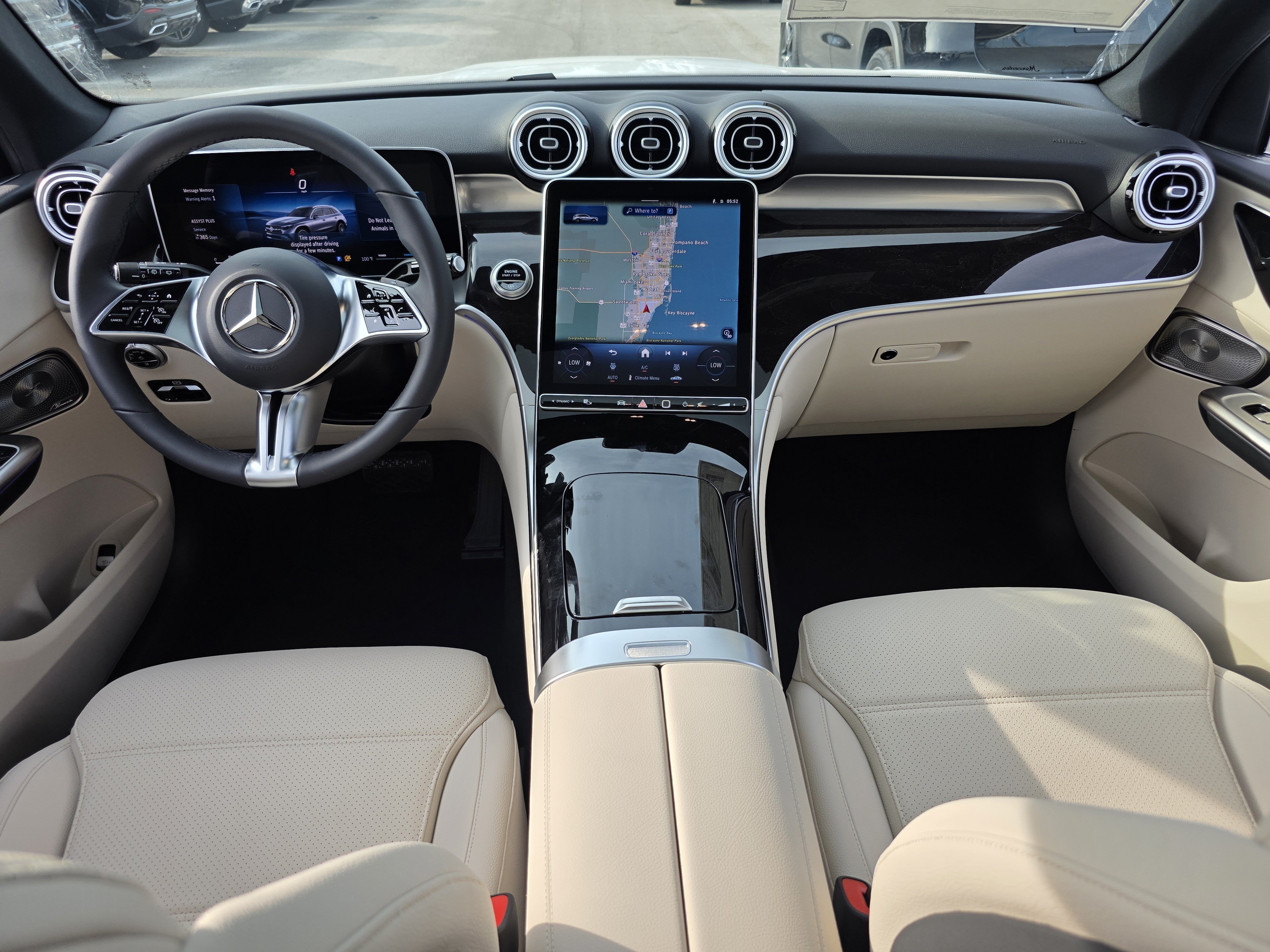 New 2026 Polar White Mercedes-Benz GLC 300 image 9