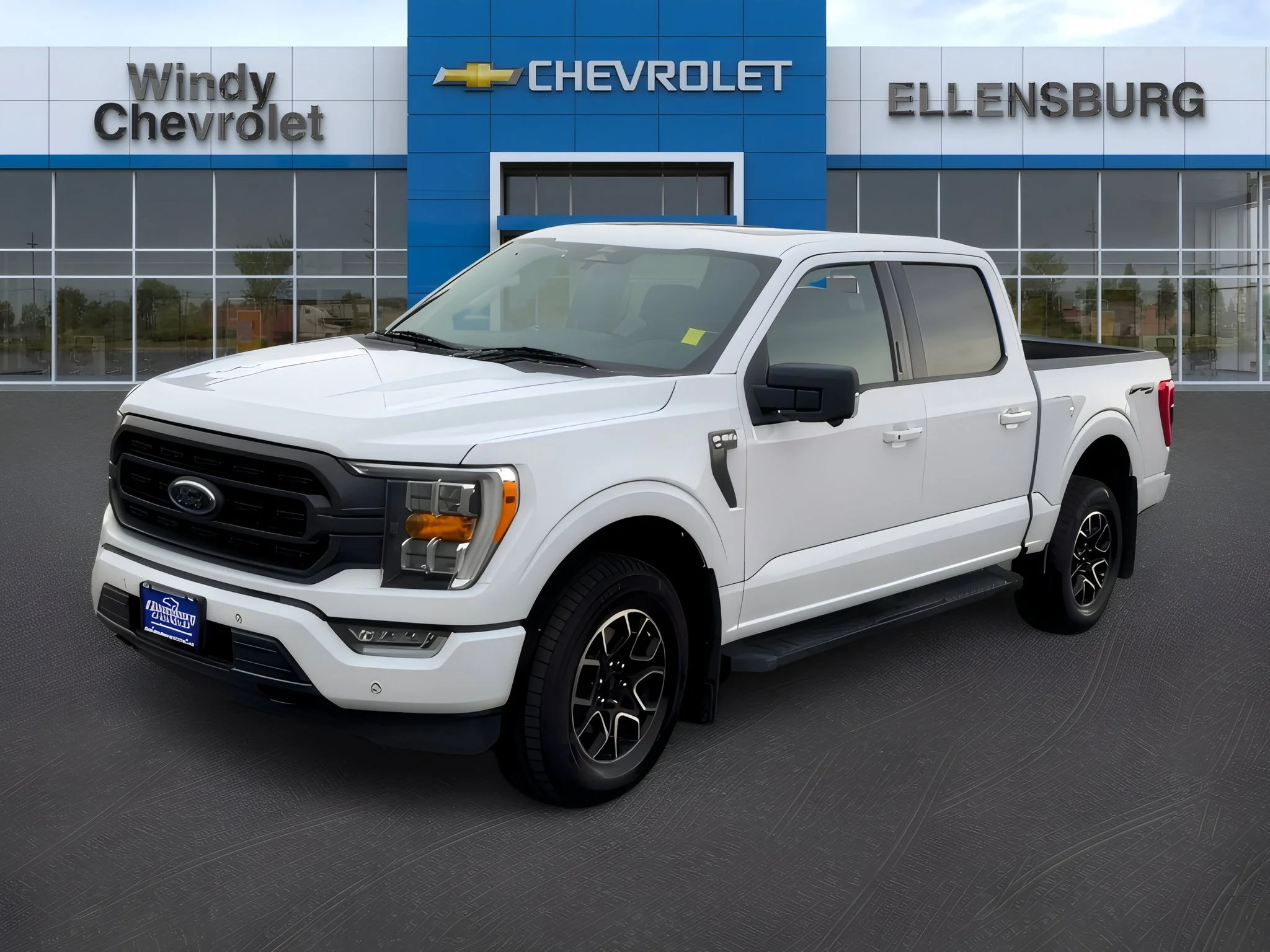 Used 2021 Oxford White Ford XLT image 3