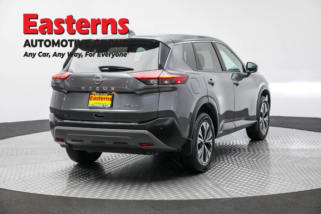 Used 2023 Gray Nissan SV image 5